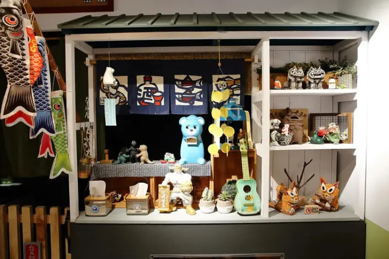 浪花丸かき氷 宜蘭本店，招牌彩色小熊刨冰和藍色富士山冰，可愛