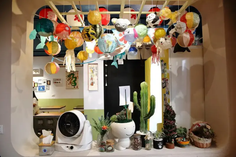 浪花丸かき氷 宜蘭本店，招牌彩色小熊刨冰和藍色富士山冰，可愛