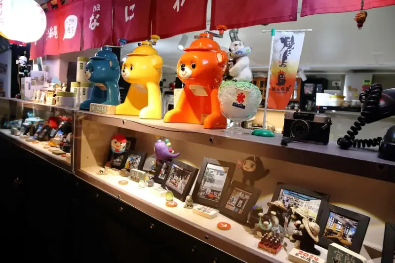 浪花丸かき氷 宜蘭本店，招牌彩色小熊刨冰和藍色富士山冰，可愛