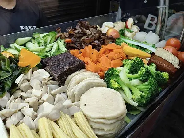 新北鶯歌不吃不可鹹水鷄南雅店~青菜~鹹水鷄~麻辣鷄~幸福的青