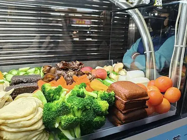 新北鶯歌不吃不可鹹水鷄南雅店~青菜~鹹水鷄~麻辣鷄~幸福的青