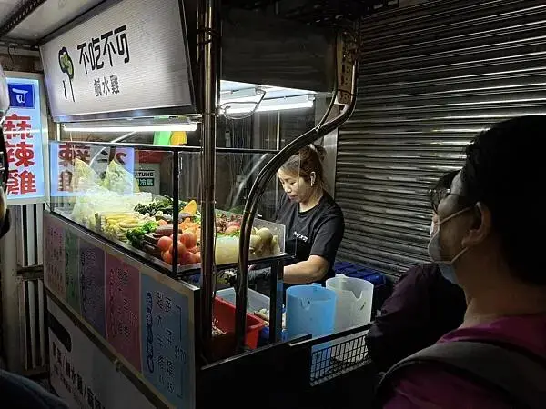 新北鶯歌不吃不可鹹水鷄南雅店~青菜~鹹水鷄~麻辣鷄~幸福的青