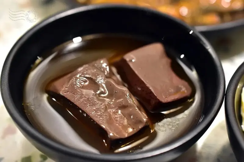 夯尼夯牛排中壢店:麻辣鴨血