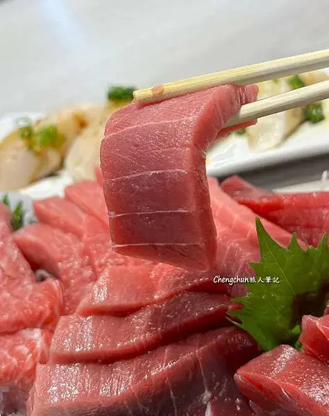 屏東東港華僑市場【宏將生魚片&日式手作料理】魚肉現切看得到，