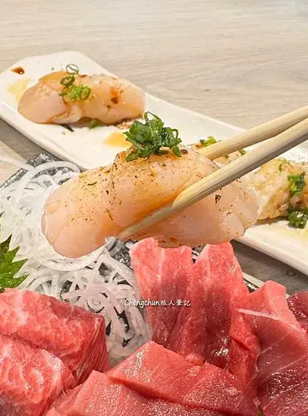 屏東東港華僑市場【宏將生魚片&日式手作料理】魚肉現切看得到，
