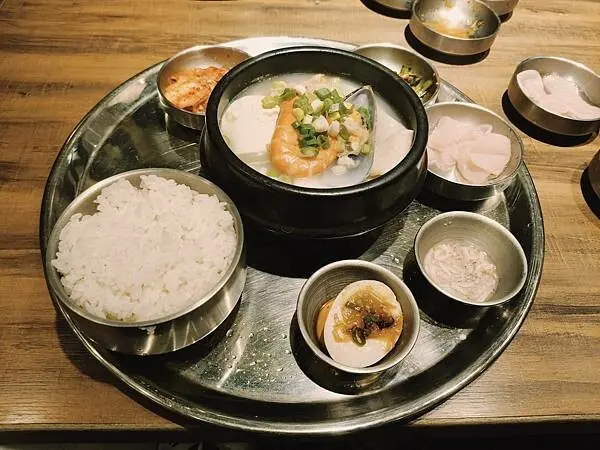 桃園金春喜韓廚遠百店~正宗韓式料理~漬物小菜~白飯免費無限續~