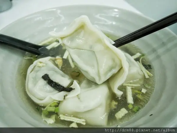 台北 趙記菜肉餛飩/桃源街老店，餛飩比水餃還要大顆