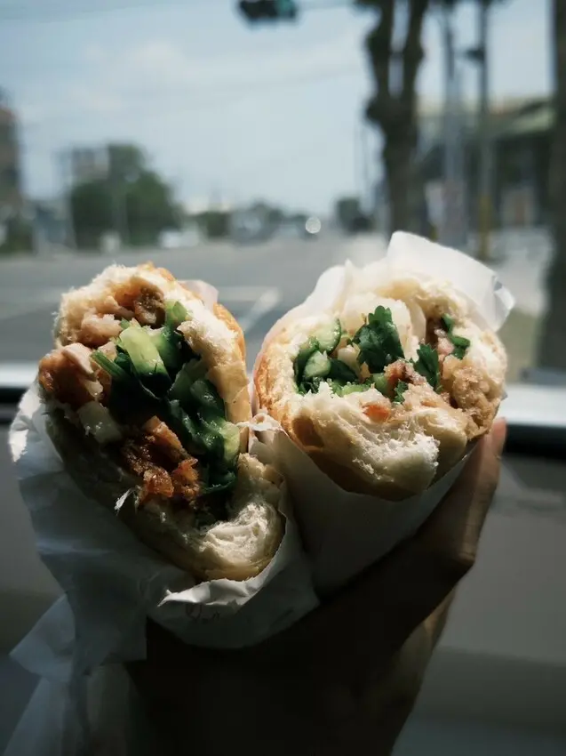 【台南 佳里區】云瑄越南脆皮烤豬酥到掉屑、辣到上癮！佳里這間越式法國麵包我立刻回頭再買一份