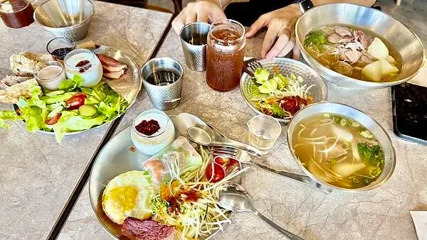 宜蘭新越式餐廳【LUMA CAFE】吃越南菜也可以很文青/精緻擺盤享受儀式感滿滿早午餐/法式建築充滿異國風/當月壽星生日送蛋糕/宜蘭有質感網美咖啡應