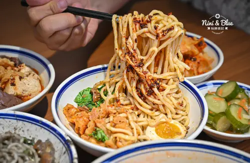 漢口路麻辣麵，黑皮麻醬麵吃了會happy