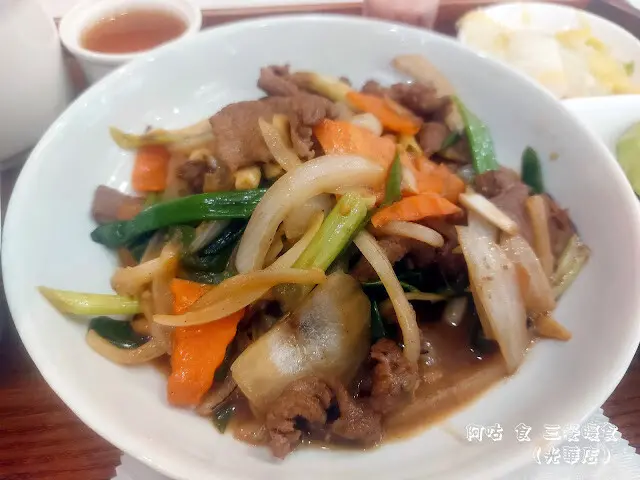 【高雄Ω前鎮區】三餐暖食（光華店）｜米其林指南2024推薦餐廳｜每道料理都堪稱白飯殺手｜用餐時間一到，瞬間客滿