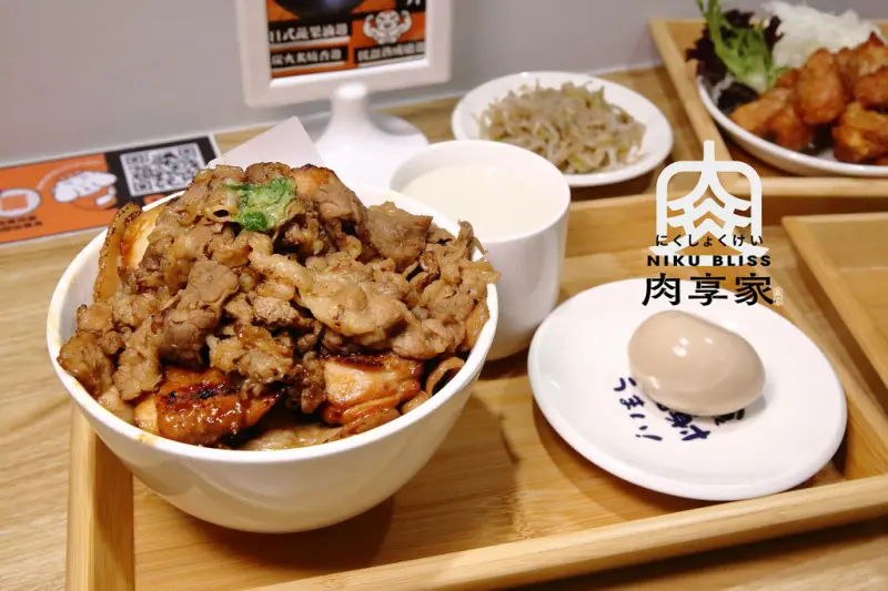 三峽隱藏版美食，肉享家自助式人氣丼飯，滿滿的肉量鋪在白飯上，肉控必訪！！！(內用無限供應小菜飲料)