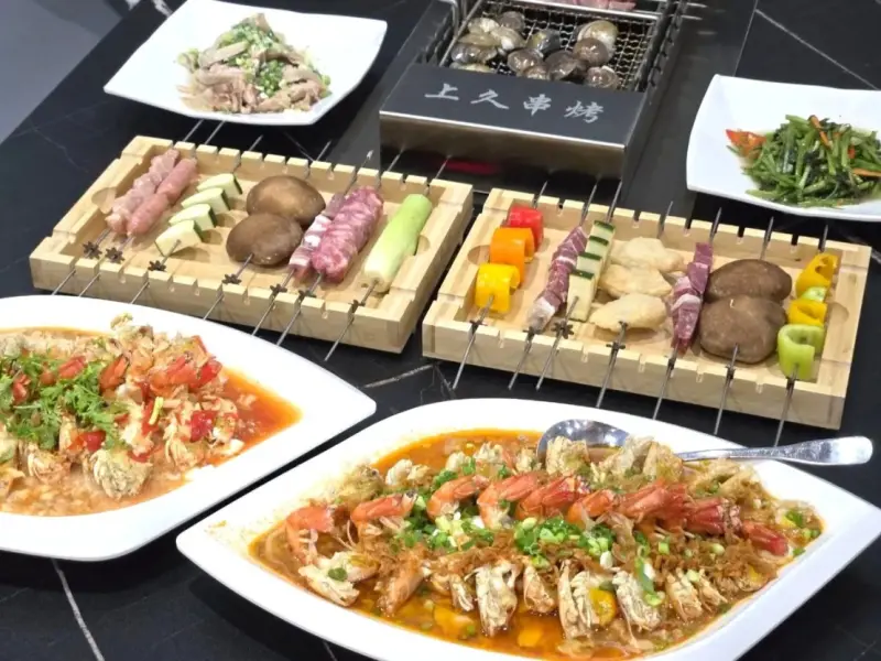 上久休閒釣蝦美食餐廳｜2025發現超強新室內景點！好玩好吃又乾淨有冷氣！一流的蝦料理和串烤通通都有！桃園熱炒推薦、桃園串烤推薦、桃園釣蝦推薦、桃園室內景點推薦、桃園親子景點推薦 - 佛系旅遊筆記