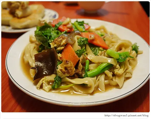 [公館]  維綸麵食館 -- 50年老字號麵店，香濃搶鍋彈牙Q麵