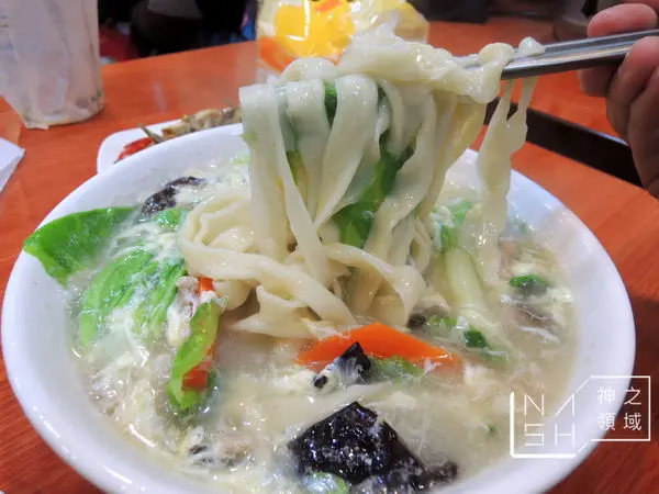 [捷運公館美食] Nash 吃 刀削麵+搶鍋麵~完美結合的 維綸麵食館