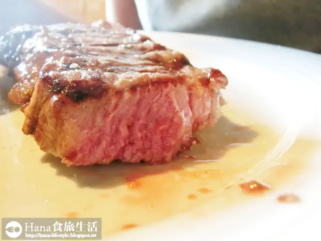 
【新北三芝】長角96 | 12oz紐約克牛排 肉嫩多汁 美國西南方漢堡 麵包外酥內軟 配料豐盛超飽足
