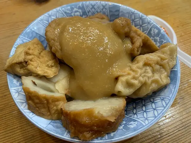 【食記】台北捷運中正紀念堂站。豆味行~甜不辣與甜點豆花