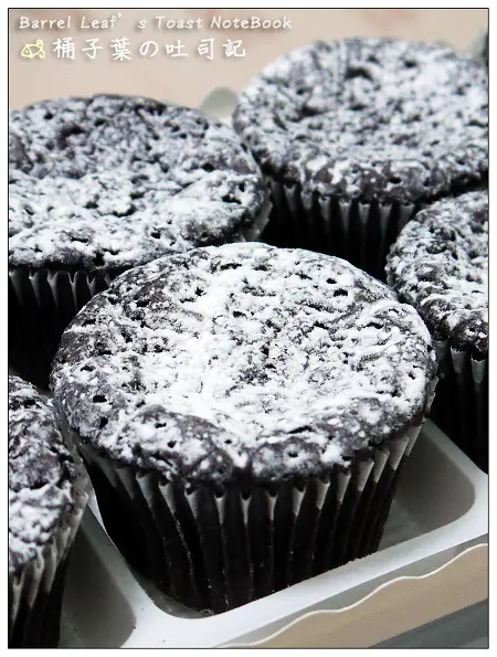 【連鎖烘焙】Yamazaki 山崎麵包．巧克布朗尼．乳酪球 -- 價格較親民~也有足夠水準的小點心