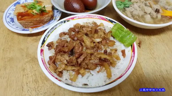 中正紀念堂站。金峰魯肉飯。從小吃到大的好味道。