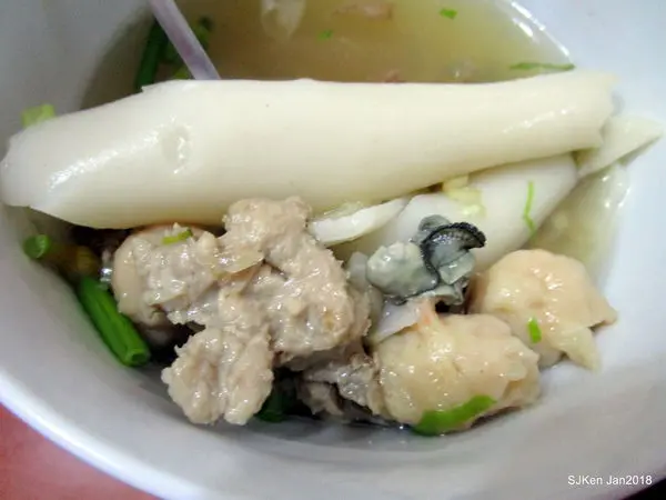 (台北捷運中正紀念堂站周邊美食)「金峰魯肉飯」--- 道地台灣小吃，生意熱絡平價美味排隊店!