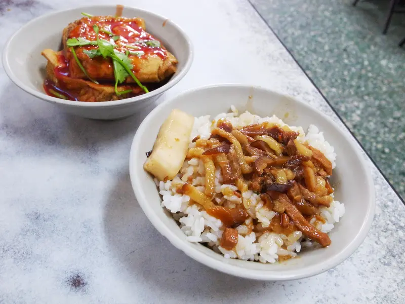 GRD3日誌---26042013 尋訪五大魯肉飯其四：金峰魯肉飯