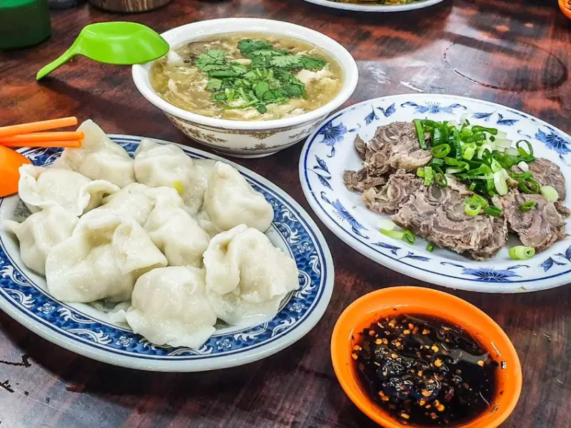 [台北中正]南機場美食，招牌韭黃水餃，滋味清爽好耐吃-秀昌水餃 - 大手牽小手。玩樂趣