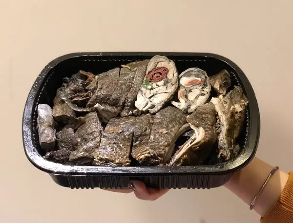 【台北。雙城街美食】 阿宏烏骨雞。冠軍美食，過年過節送禮自食兩相宜！！