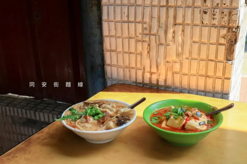 【台北古亭小吃】同安街麵線羹：不起眼的小店隱藏美味的臭豆腐與麵線羹 /食尚玩家