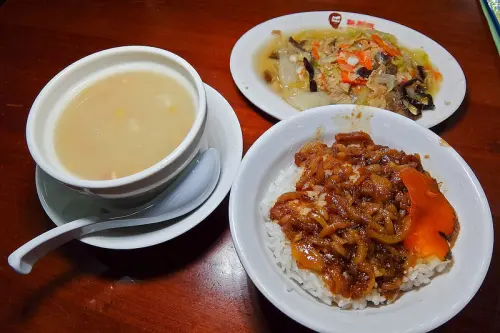 這樣吃160 , 你覺得划算嗎? 鬍鬚張魯肉飯(忠孝新生店)