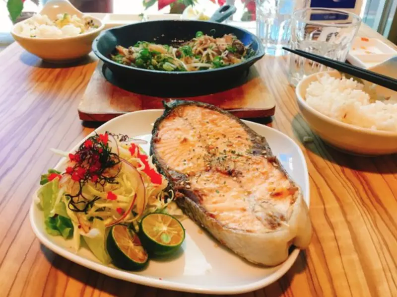 《台北❤️中正》晴天廚房🌞中正紀念堂旁超值美味日式定食，還有咖哩跟丼飯唷🍛（中正紀念堂美食、捷運中正紀念堂、中正紀念堂站、捷運站美食、中正區美食）