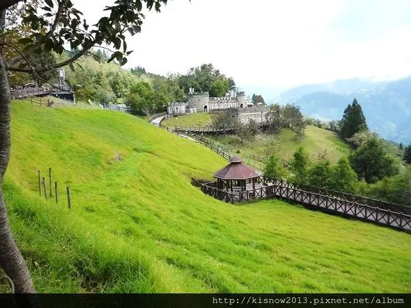 青青草原的綿羊秀與高空觀景步道的山巒美景-秋高氣爽來一趟清境農場小旅行              
