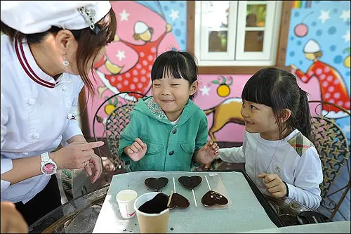 《南投清境農場x合歡山星空日出楓紅二日遊行程參考》清境佛羅倫斯渡假山莊．Nina巧克力手工坊親子DIY．魯媽媽雲南擺夷餐廳．見晴山莊雲南風味餐廳