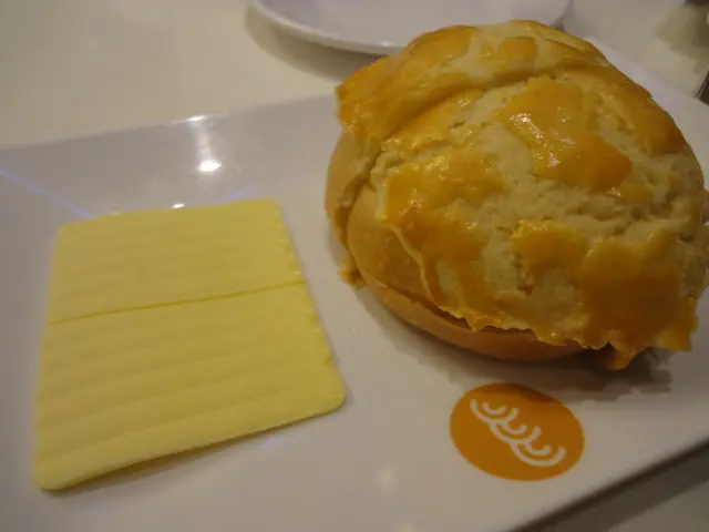 (美食 台北 市政府站) 龍記茶餐廳 ~ 沒吃會遺憾的冰火菠蘿油!