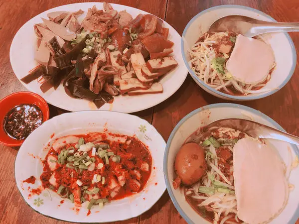 台北美食！台灣媳婦切仔麵隱身於信義區的古早味 小菜選擇多多