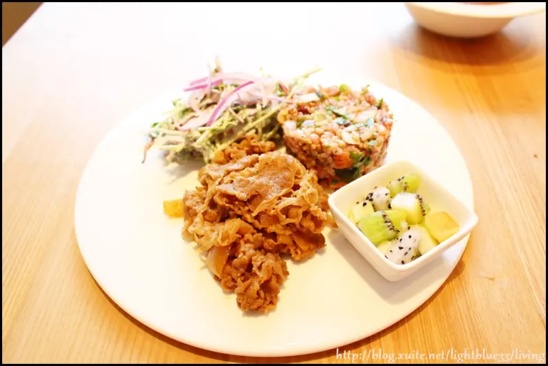 [ 市府站新開張 ] 吉野家市府店～白色吉野家二代店，不賣丼飯改賣輕食