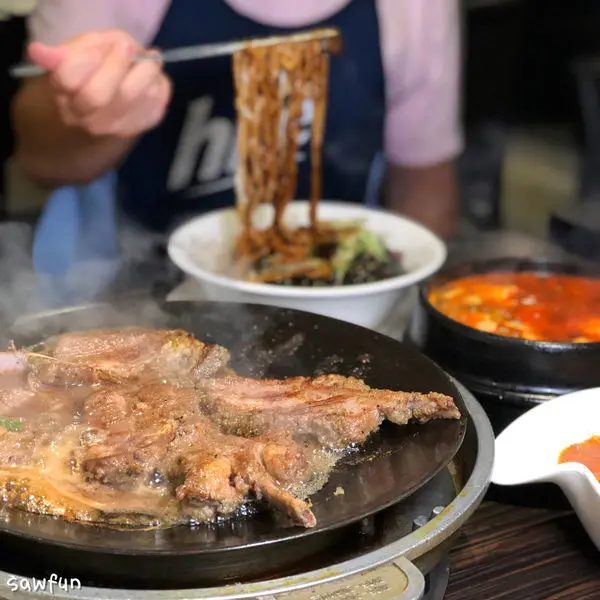 【台北美食】南大門韓國烤肉 林森北路七條通美食 韓式料理 中山區聚餐晚餐宵夜推薦 專人烤肉服務
