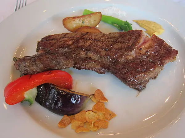 信義區Joyce East 肋眼牛排銷魂的多汁...