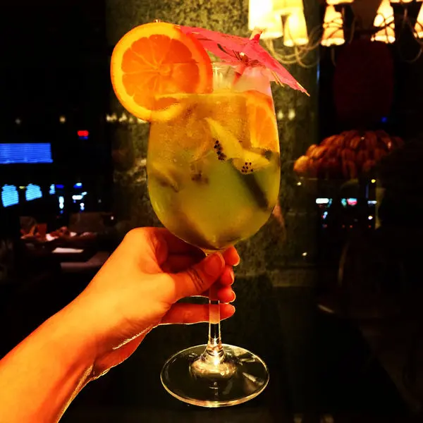 [台北信義美食] Haleakala夏威夷酒吧餐廳 調酒 拼盤 漢堡 美式餐點 BELLAVITA貴婦百貨