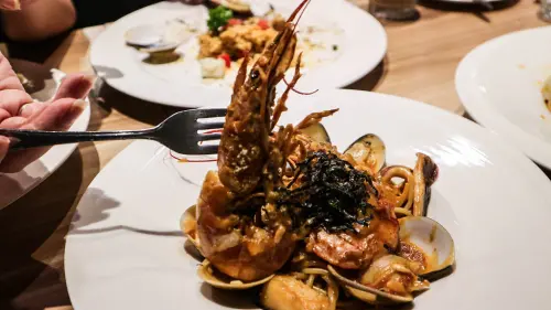 (市府捷運站)市府站義大利麵推薦-麵工坊市府店/份量十足海味濃郁,適合多人聚餐