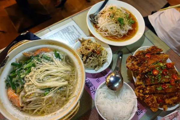 (胖樺食記)捷運市政府站平價必吃美食「滇味廚房」，雲南小吃道地美味/永吉路/椒麻雞/過橋米線