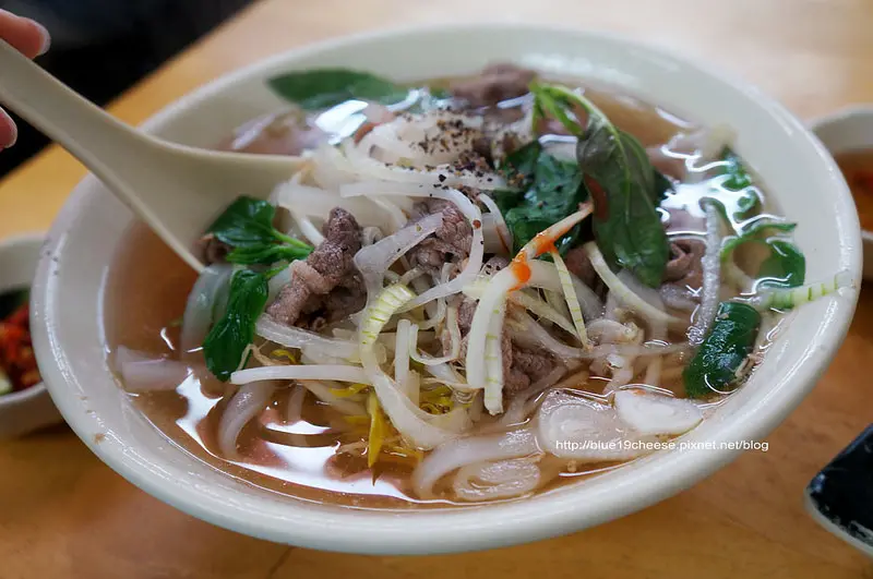 【台中越南美食】越南小吃 - 還滿好吃的又不貴.不枉費我跑這麼遠...