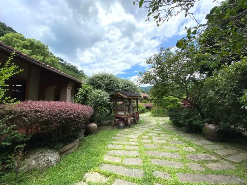 【苗栗南庄-桂花園鄉村會館】青山相伴、山嵐環繞的園藝造景客家菜餐廳