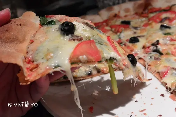 台北信義區 仁愛路 國父紀念館 Faust Pizza Lounge 手工薄餅披薩 德國啤酒 