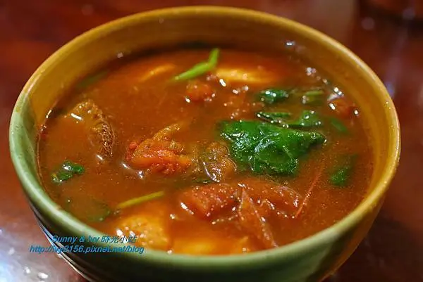 【台北信義食記】素食茄汁牛肉麵。象山不可錯過的濃郁湯頭素食