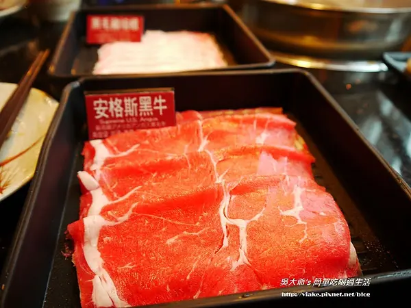 『食記』台北市．NEO19．馬辣信義旗艦店(麻辣鴛鴦鍋吃到飽)