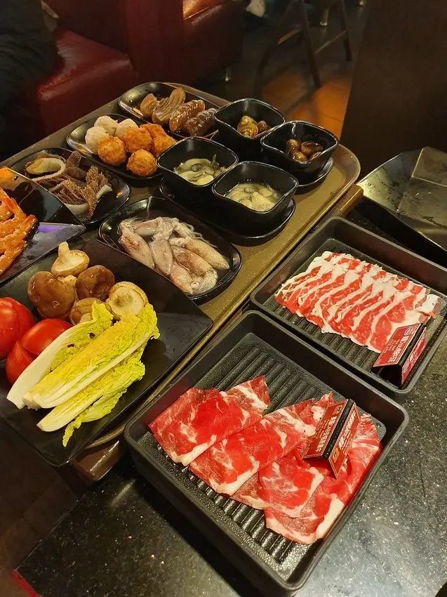 (胖樺食記)我心目中麻辣火鍋第一名「馬辣頂級麻辣鴛鴦火鍋-信義店」/捷運台北101/世貿站推薦人氣美食/土芒果天使紅蝦/三星GalaxyS10+實拍夜景分享