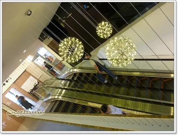 這裡竟然在菜市場裡，相信嗎? 就在南門市場的美食廣場