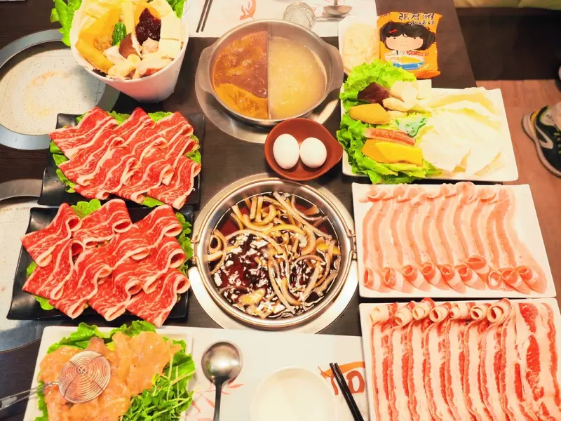 柳村一品鍋｜個人鍋正夯~壽喜燒、麻辣鴛鴦鍋/高CP值信義區火鍋/龍蝦、天使紅蝦/台北信義區捷運永春站(附菜單)