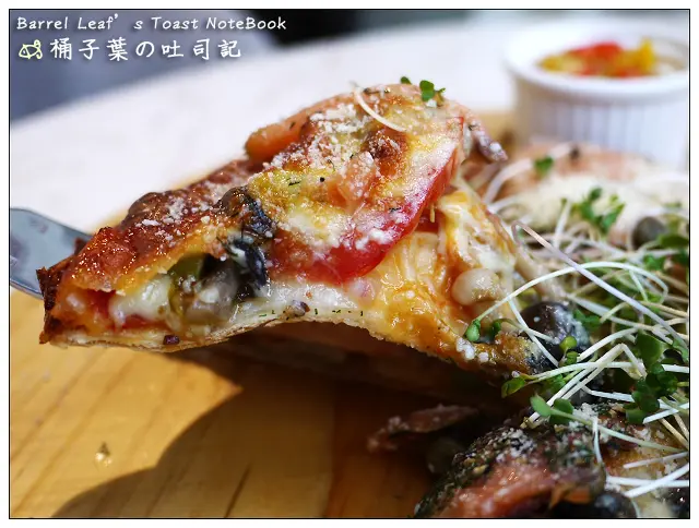 【輕食冰品】新北市板橋區│Glacio 比利時蜂鳥冰淇淋 (二訪)．薄餅披薩、Bigtom 美國冰淇淋文化館 (Mega City 板橋大遠百) (捷運板橋站)