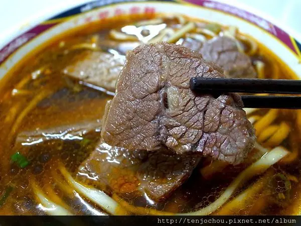 花花，甲飽沒【台北食記】東區 安東街王記牛肉麵 老字號巷弄美食